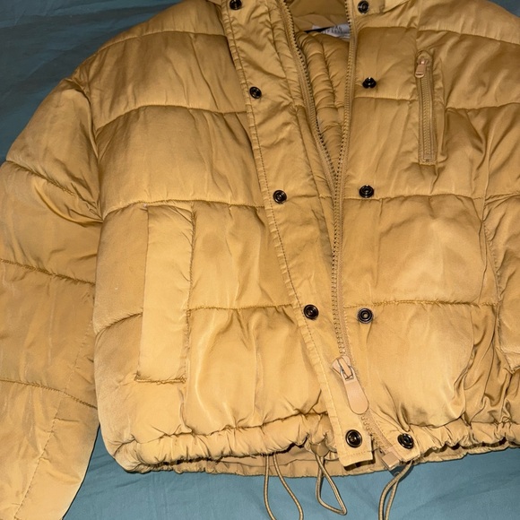 UO Urban Outfitters Cropped Puffer - Picture 2 of 5